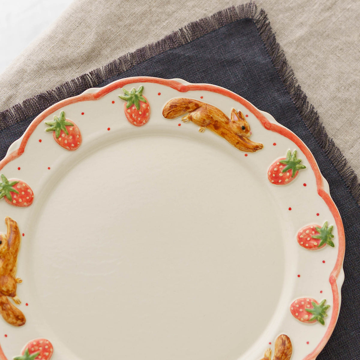 Plate Hopping Squirrel Strawberry M | Sugar Poppo