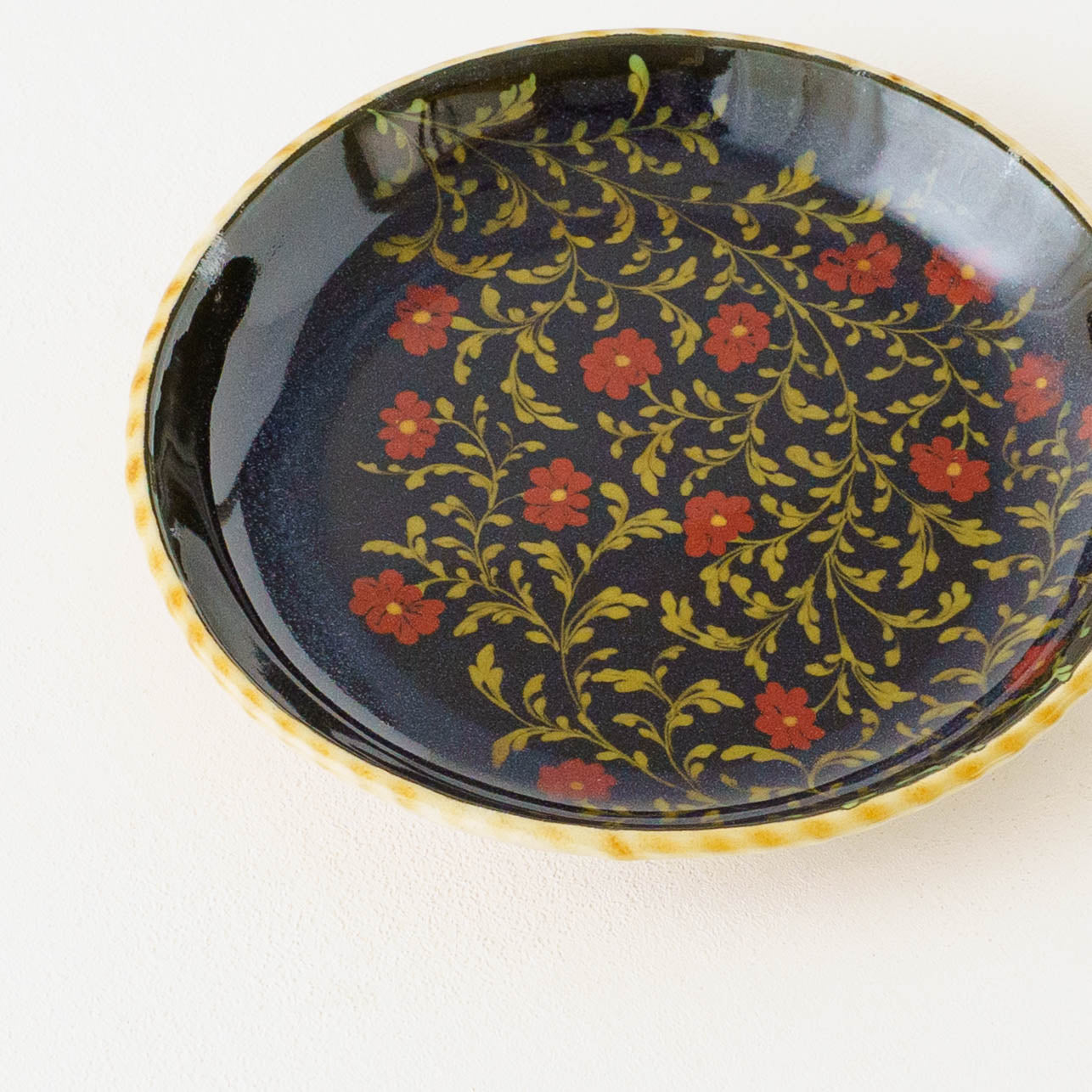 スリップウェア・イギリス・Alsager Pottery 花柄プレート 陶芸作家 荒井彩乃 中皿 赤花 スリップウェア｜作家もののうつわ通販