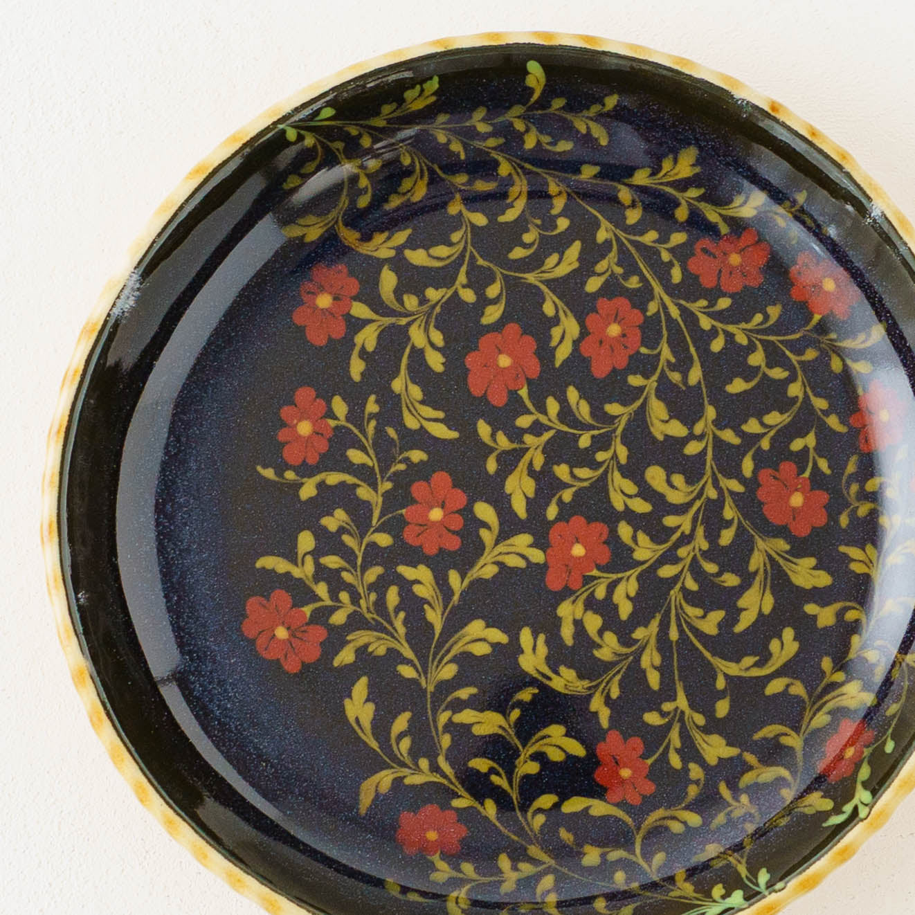 中皿　赤花　スリップウェア｜荒井彩乃