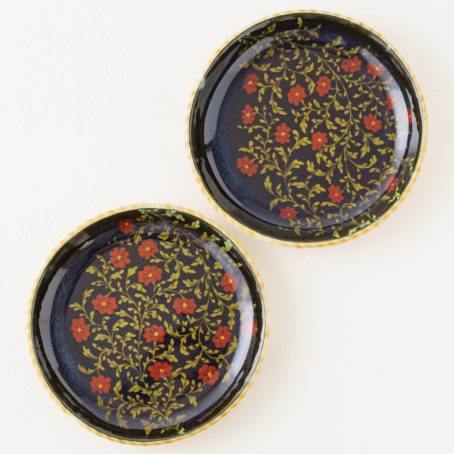 中皿　赤花　スリップウェア｜荒井彩乃