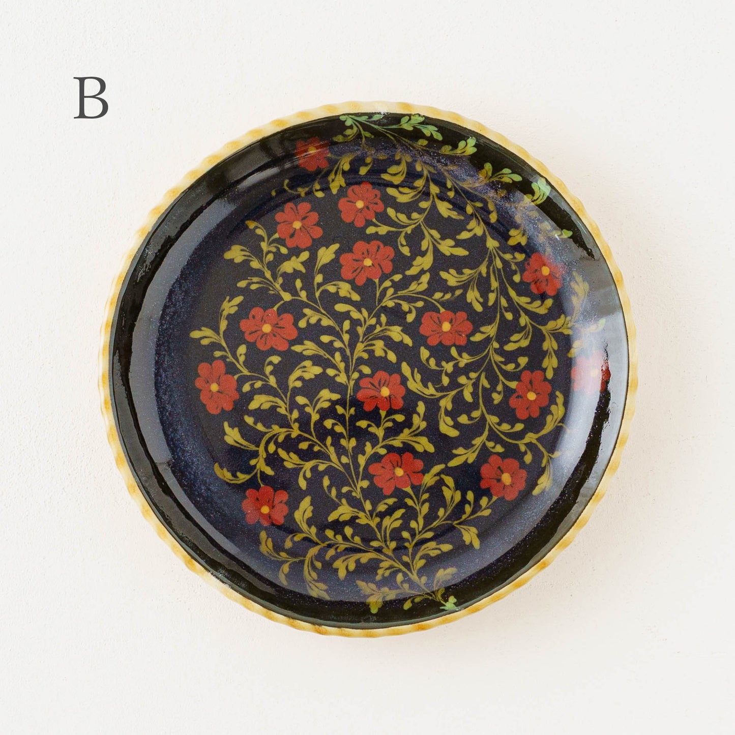 中皿　赤花　スリップウェア｜荒井彩乃