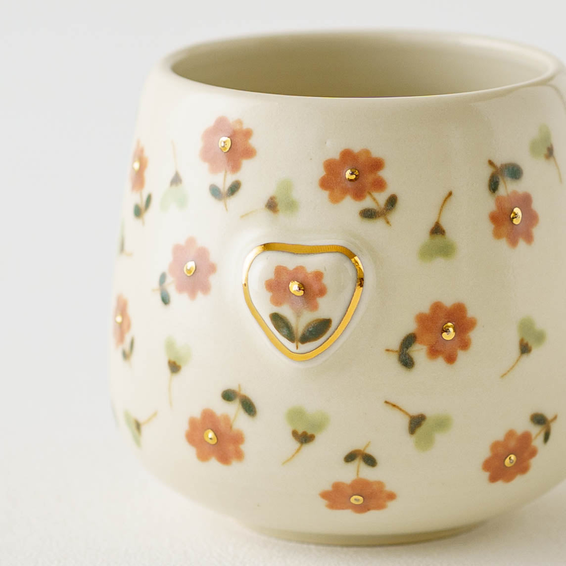 三彩工房 菊の彫刻カップ ピンク/グレイ/アイボリー 木製フリーカップ 日本製 三彩工房 菊の彫刻カップ ピンク⁄グレイ⁄アイボリー : 京都匙亀