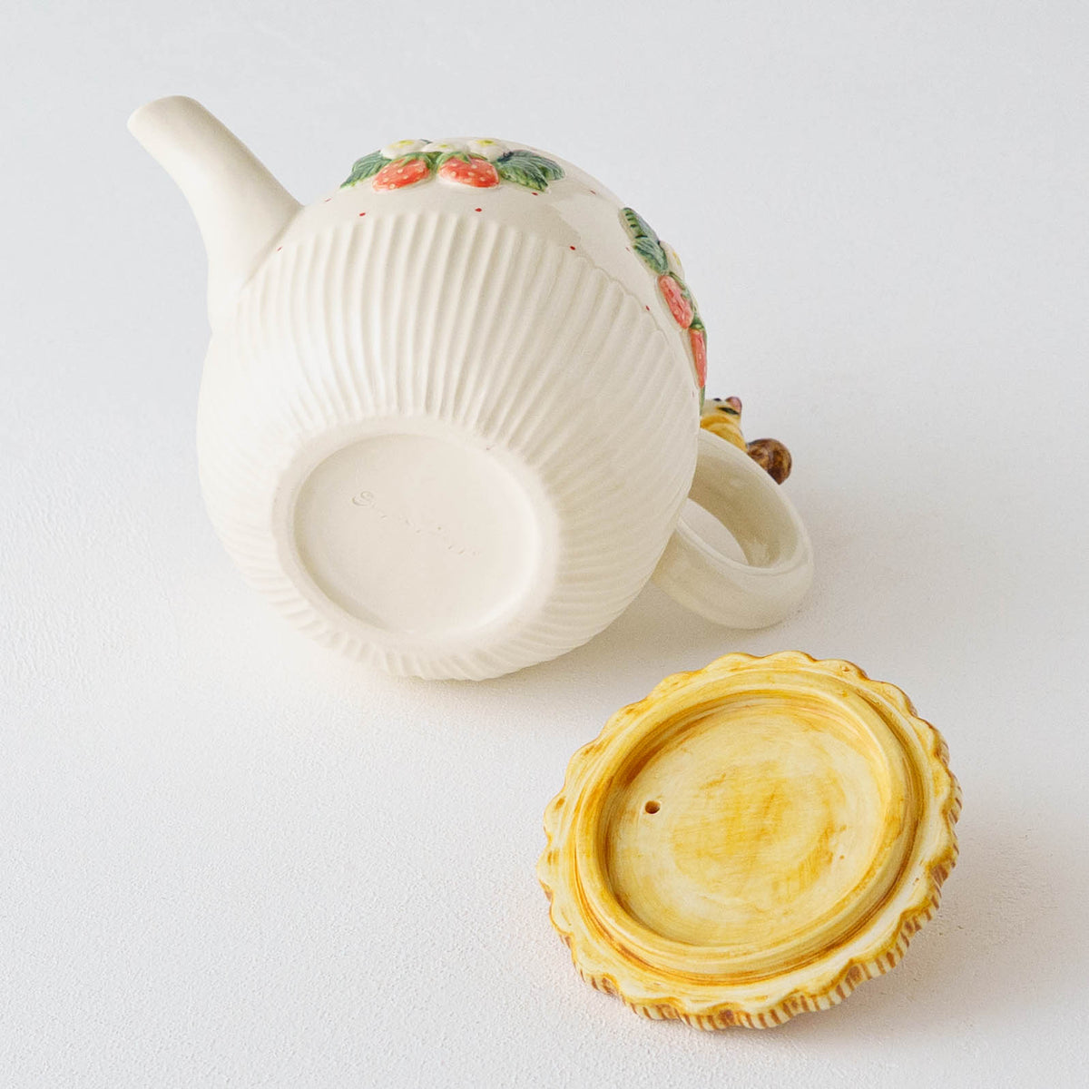 Teapot W Squirrel Strawberry | Sugar Poppo