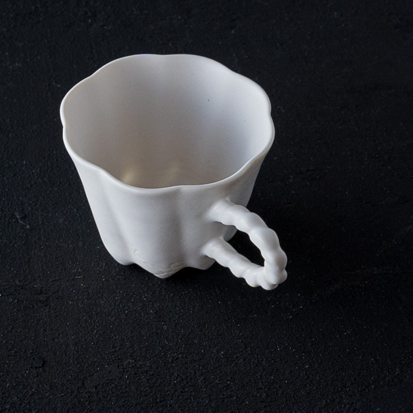Canelé cup & relief saucer S white | Kasumi Fujimura