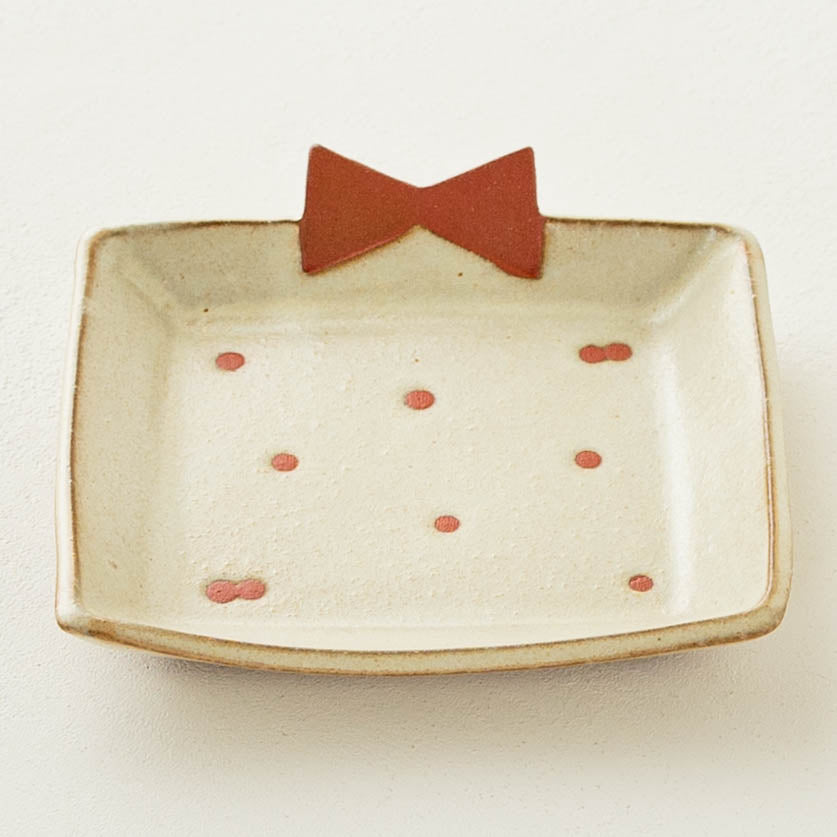 Gift plate beige x red dots | Atelier monora