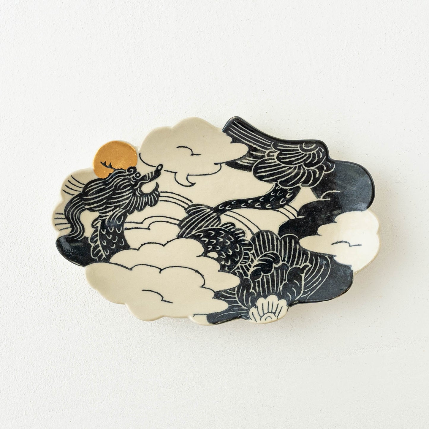 Plate Gold-painted dragon x cloud plate | Naoko Yoshimura