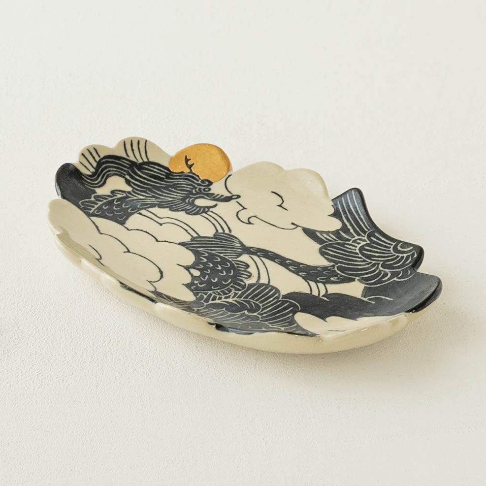 Plate Gold-painted dragon x cloud plate | Naoko Yoshimura