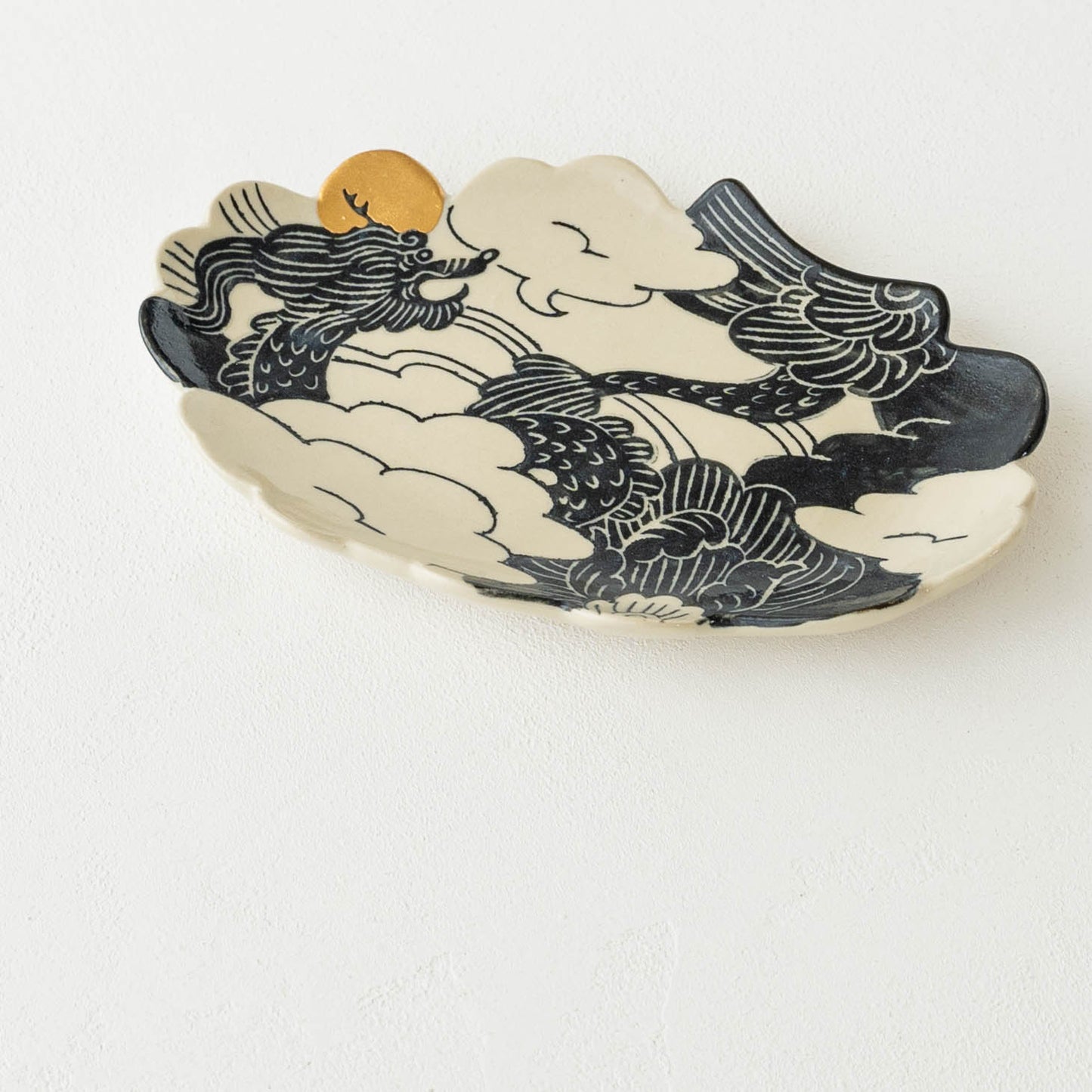 Plate Gold-painted dragon x cloud plate | Naoko Yoshimura