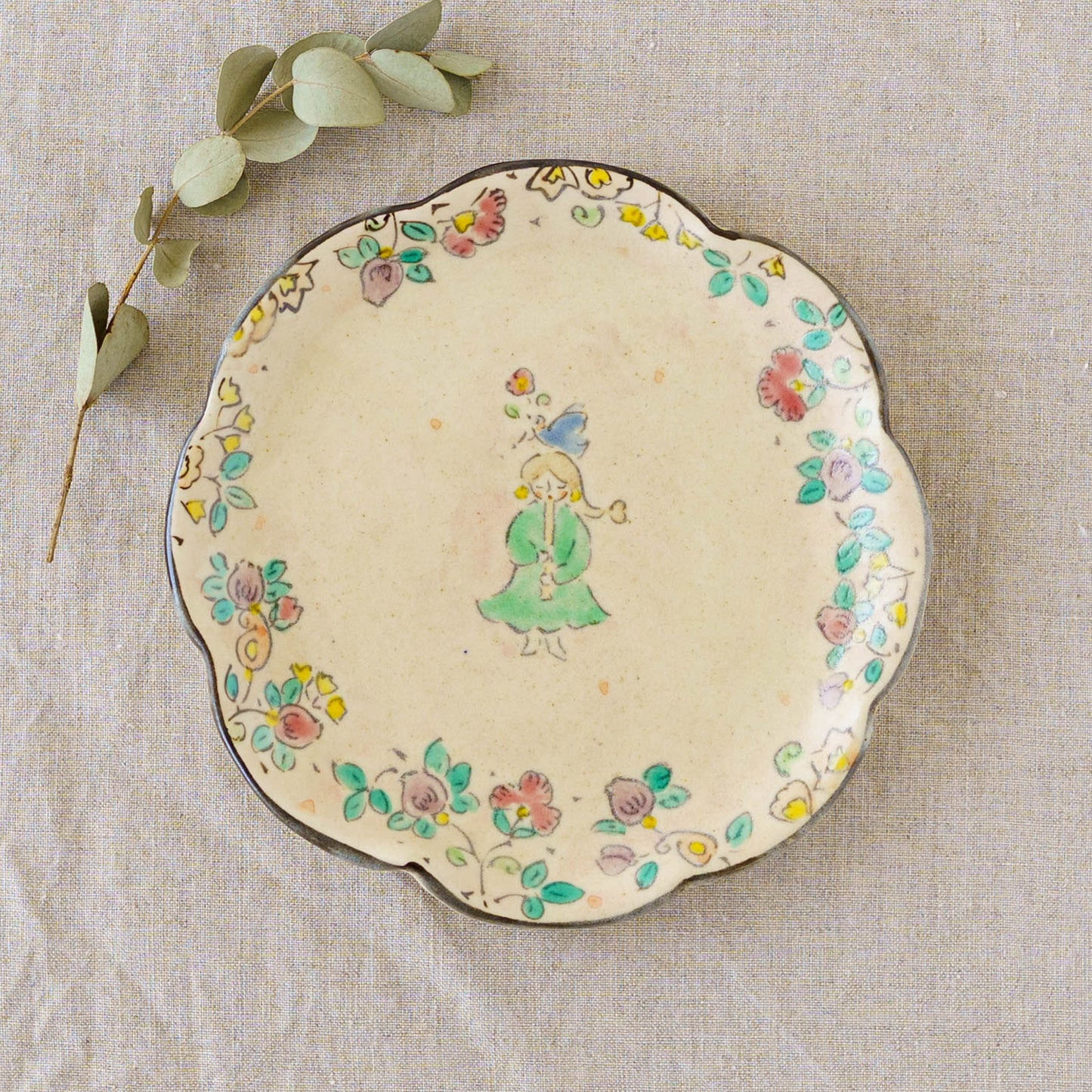 Whistle-blowing Girl Plate | Hahamiya