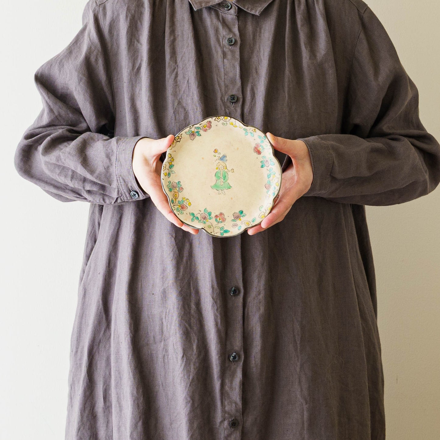 Whistle-blowing Girl Plate | Hahamiya
