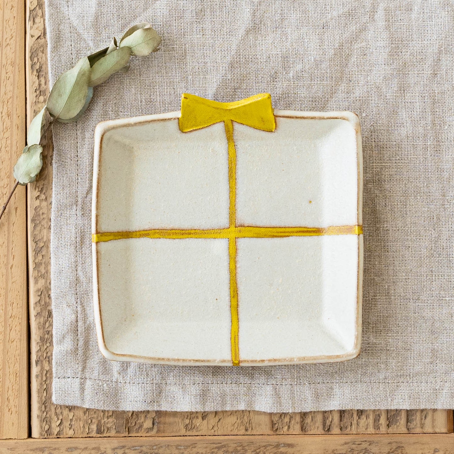 Gift plate beige x yellow cloth | Atelier monora