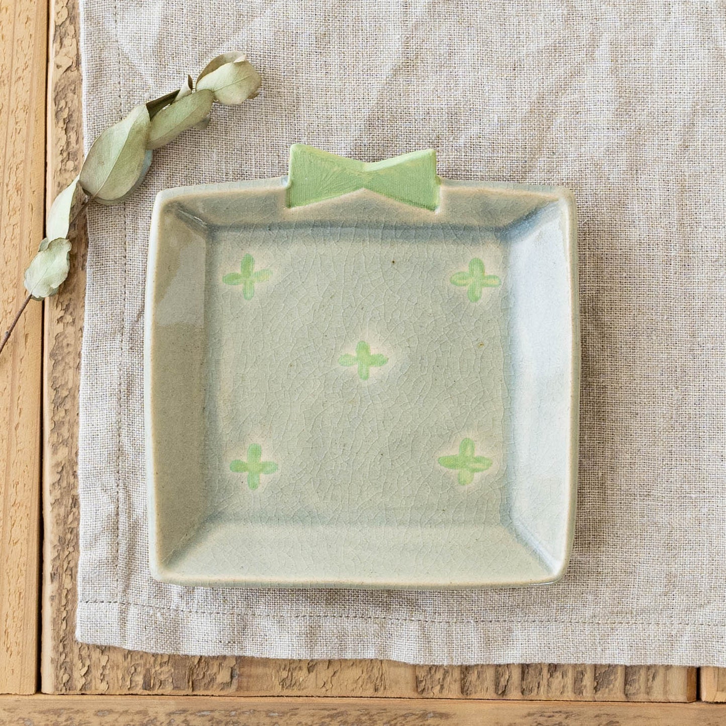 Gift Plate Light Rain x Yellow Green Flowers | Atelier monora