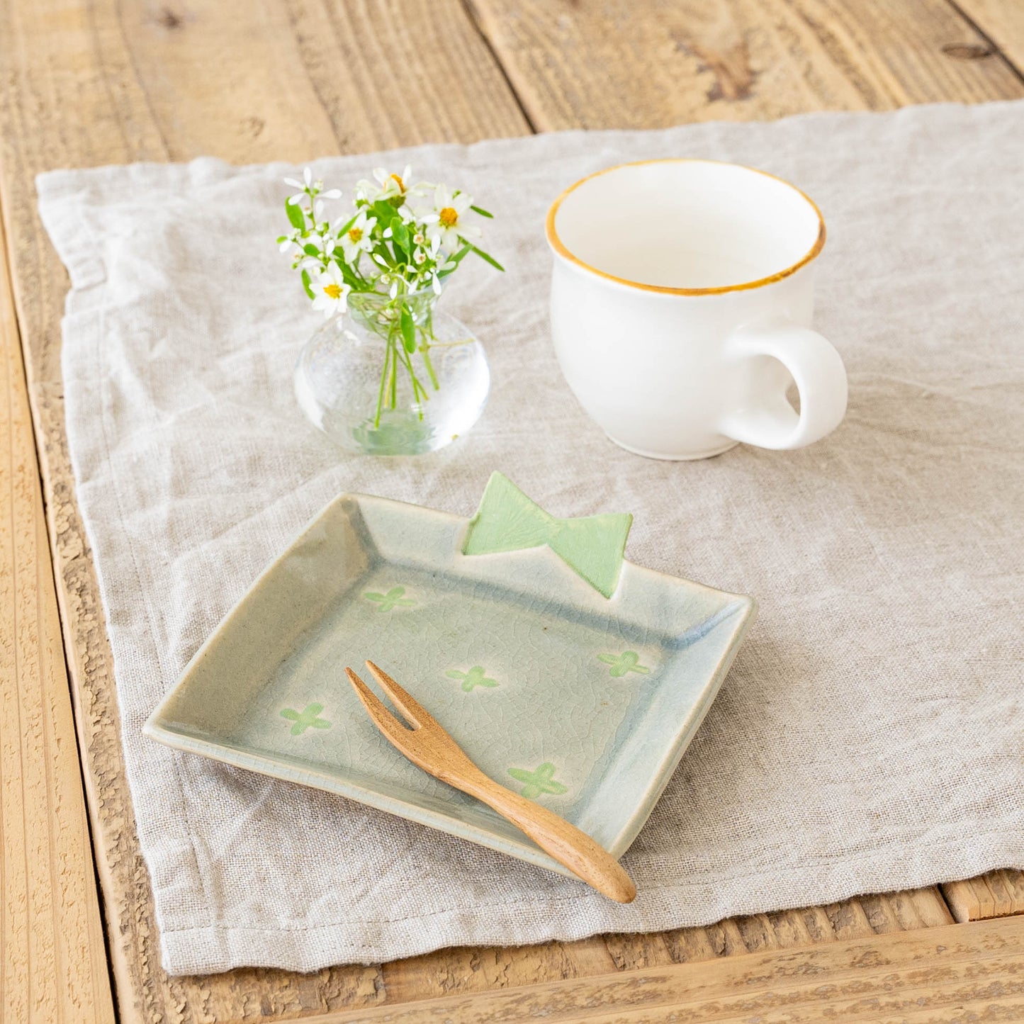 Gift Plate Light Rain x Yellow Green Flowers | Atelier monora