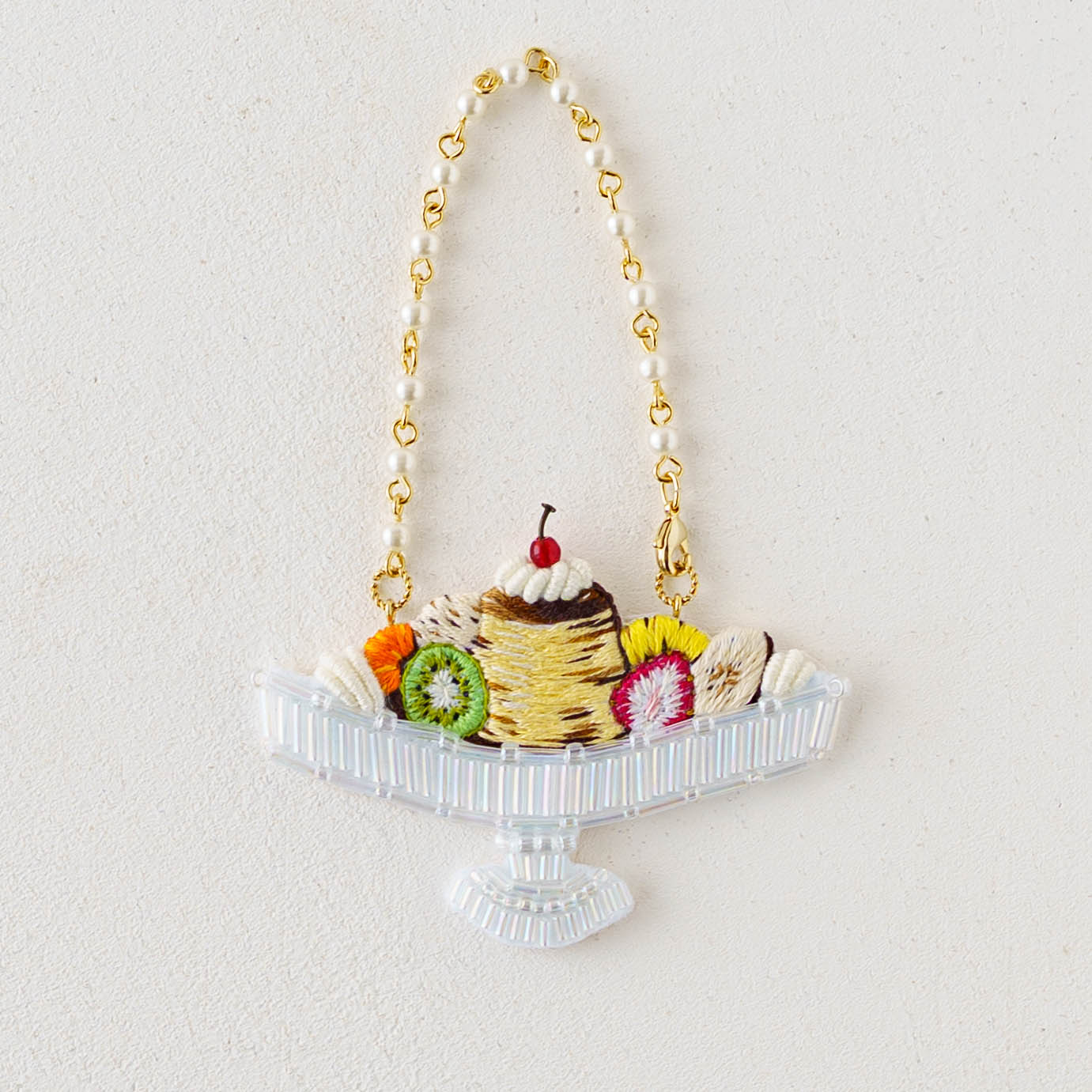 刺繍作家 あおのいえ 刺繍バッグチャーム プリンアラモード｜鎌倉 作家