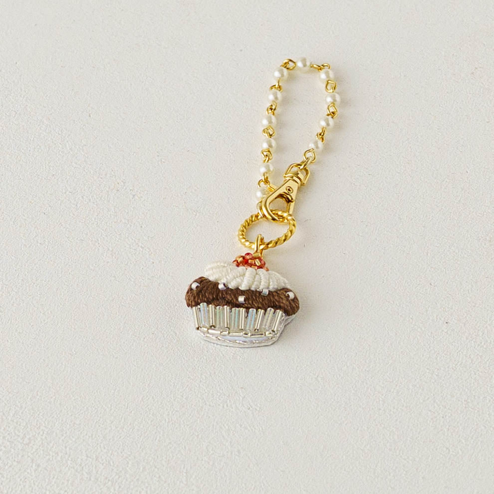 刺繍バッグチャーム　チョコカップケーキ｜あおのいえ