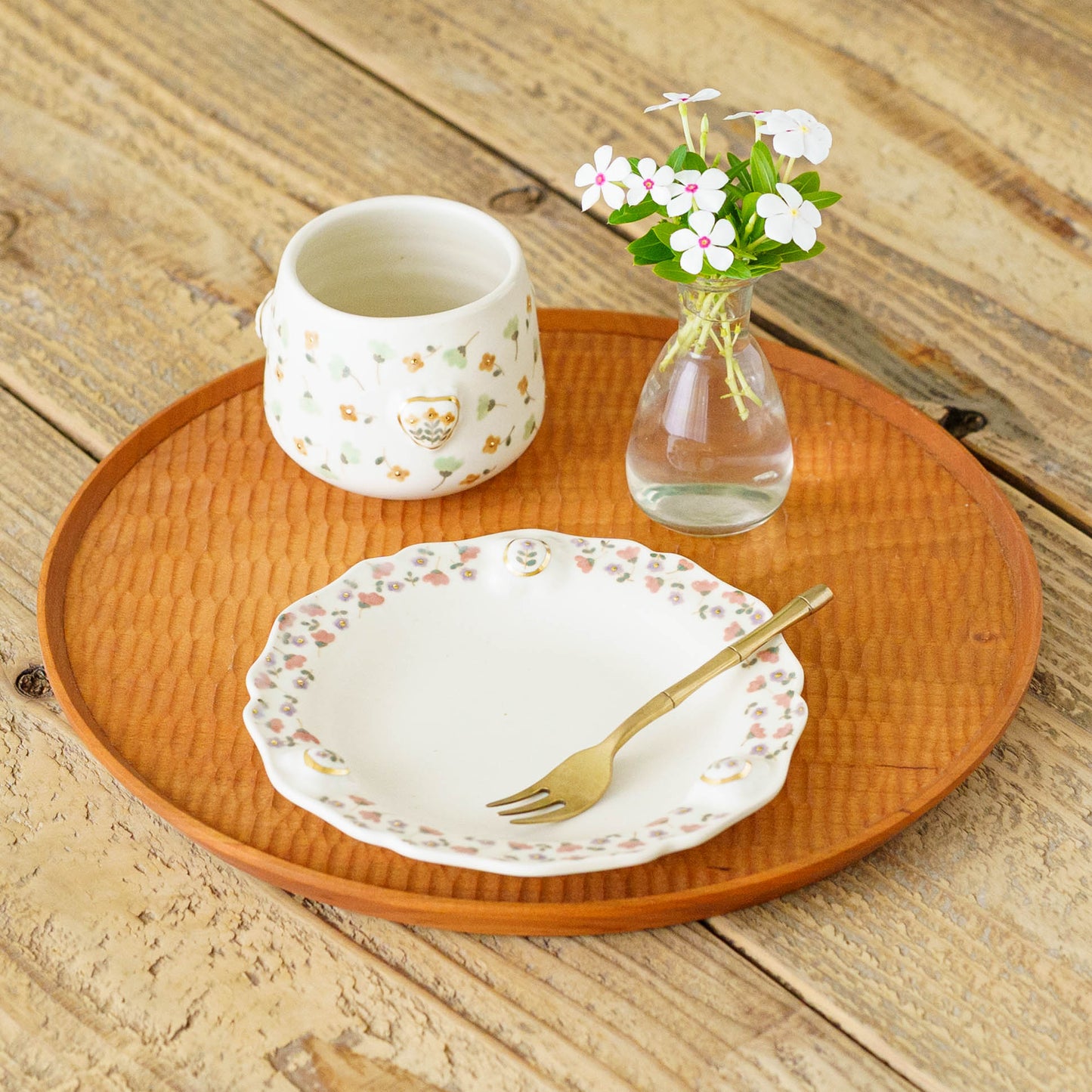 金彩レリーフカップ　オレンジ x 薄緑｜荒井彩乃