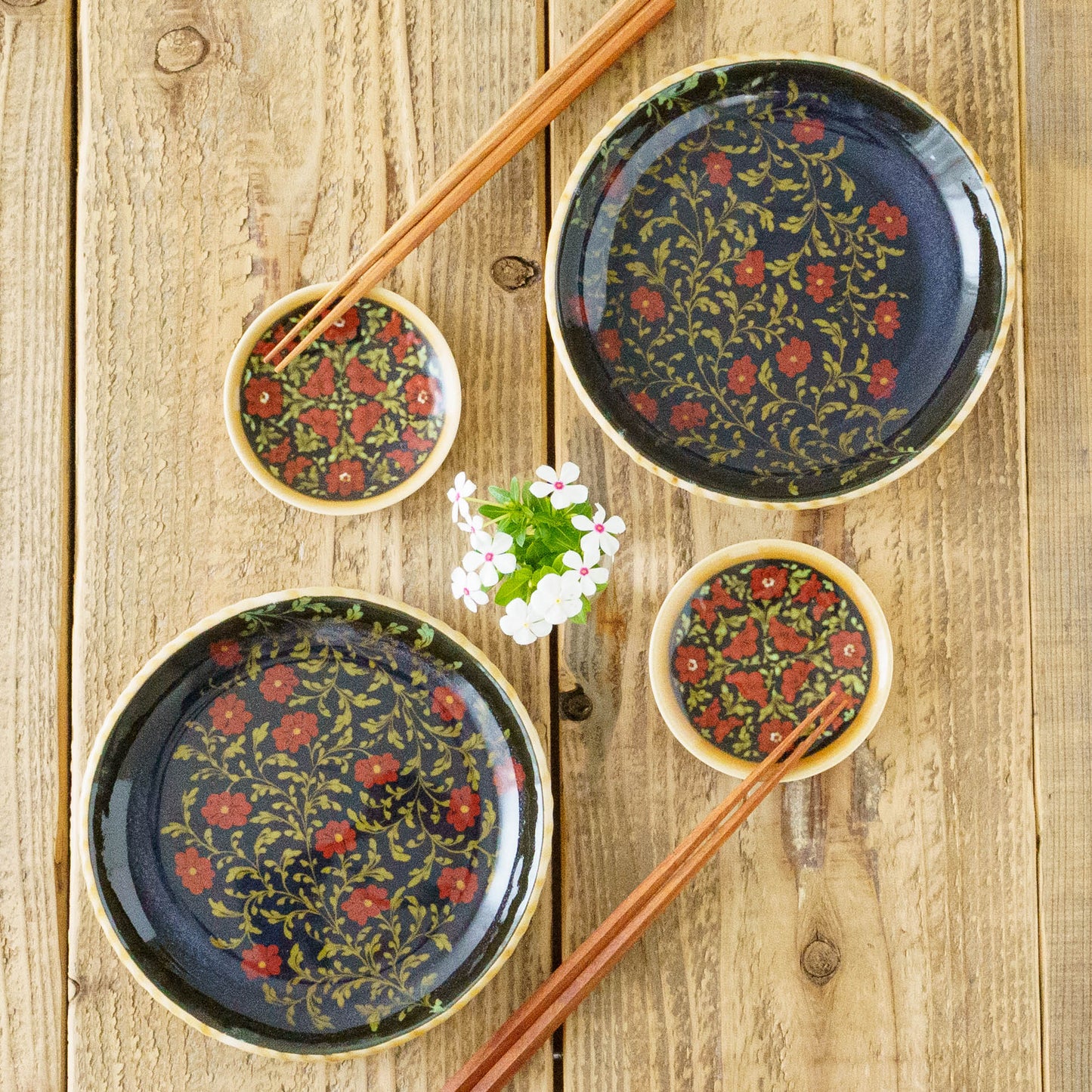 豆皿　赤花　スリップウェア｜荒井彩乃