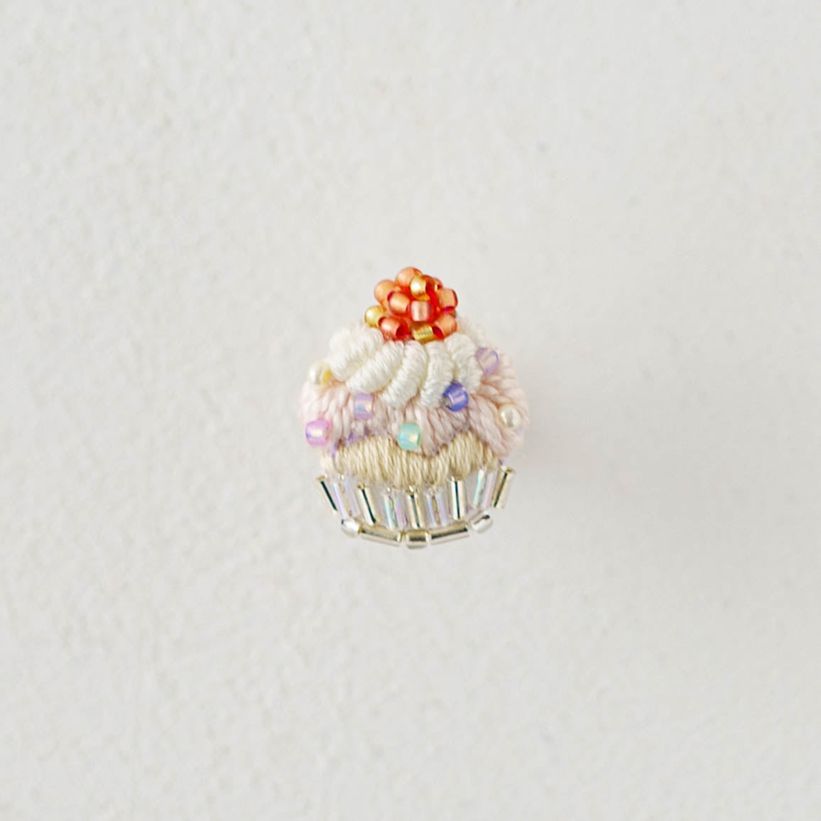 刺繍リング　カラフルカップケーキ｜あおのいえ