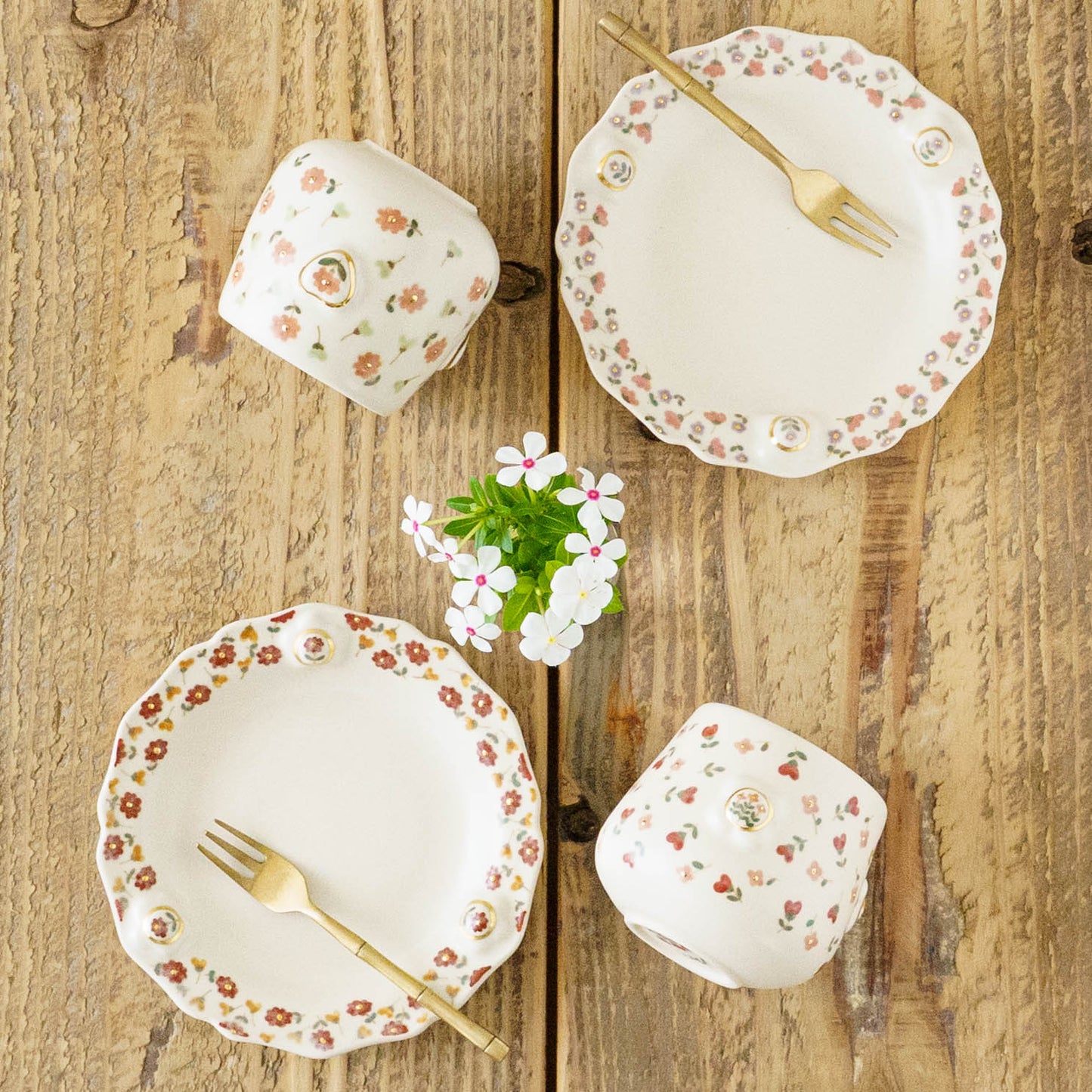 金彩レリーフ中皿　赤 x オレンジ｜荒井彩乃