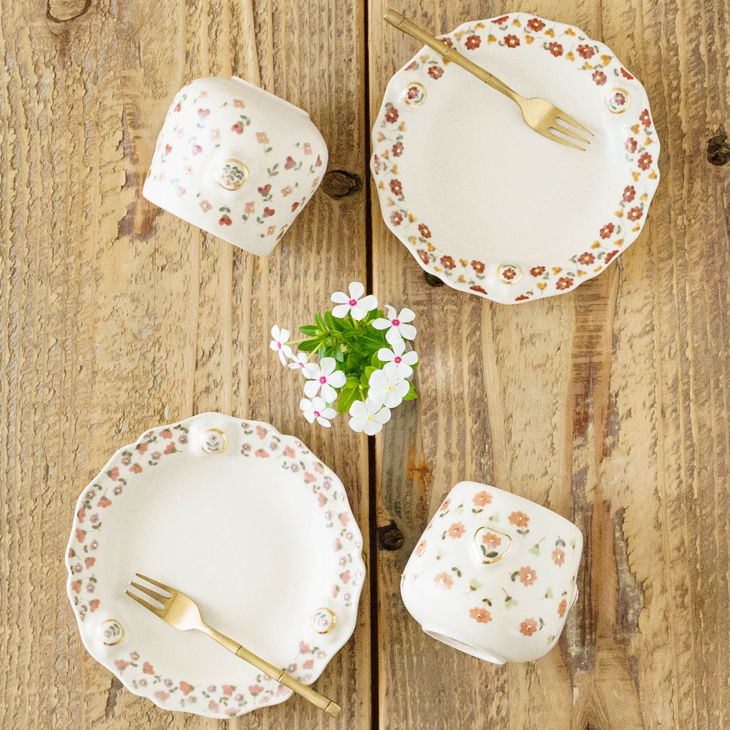 金彩レリーフカップ　ピンク x 薄緑｜荒井彩乃