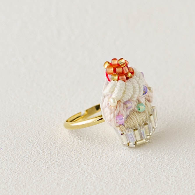 刺繍リング　カラフルカップケーキ｜あおのいえ