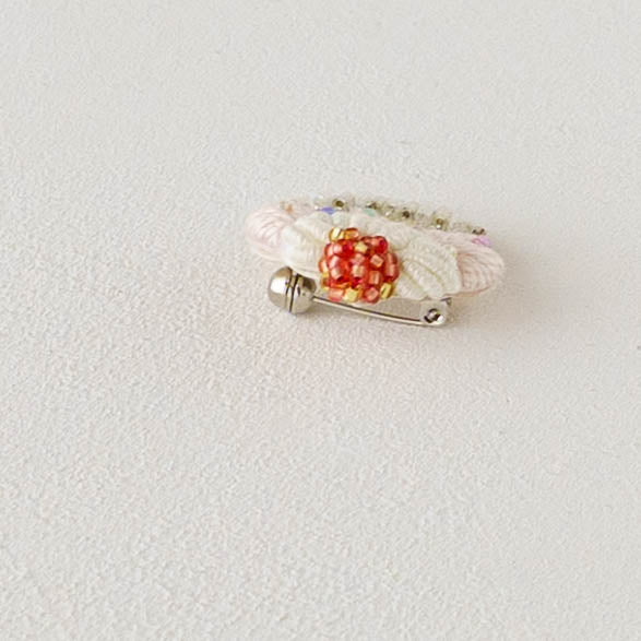 刺繍ブローチ　カラフルカップケーキ｜あおのいえ