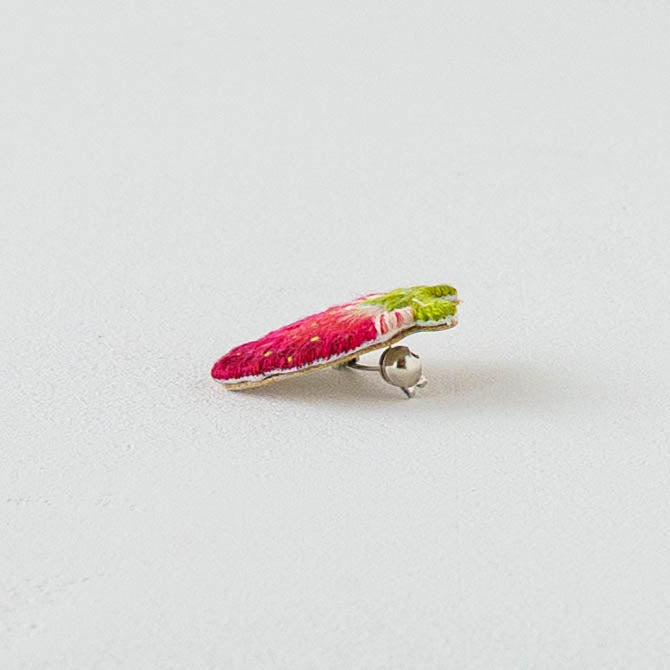 【いちごメロン様オーダー専用ページ】リネン刺繍 刺繍作家 あおのいえ 刺繍ブローチ いちご｜鎌倉 作家もののうつわ通販