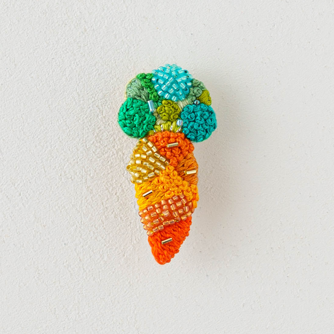 刺繍ブローチ　にんじん｜あおのいえ