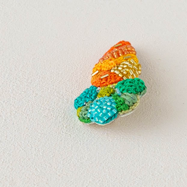 刺繍ブローチ　にんじん｜あおのいえ