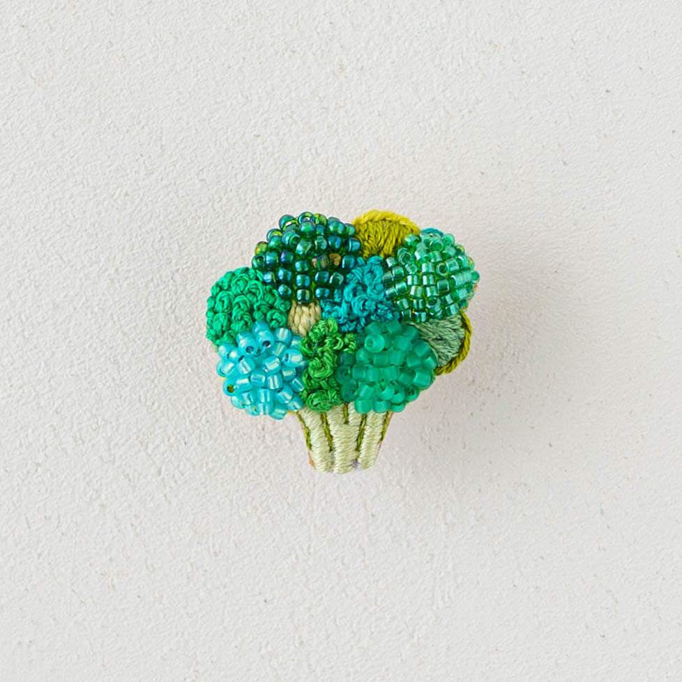 刺繍作家 あおのいえ 刺繍ブローチ ブロッコリー｜鎌倉 作家ものの