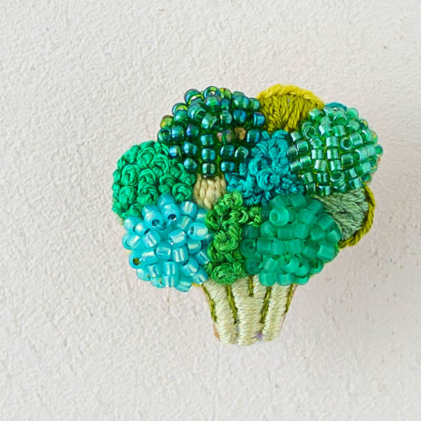 刺繍作家 あおのいえ 刺繍ブローチ ブロッコリー｜鎌倉 作家ものの