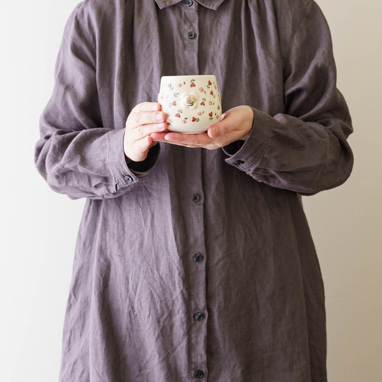 金彩レリーフカップ　ピンク x 赤｜荒井彩乃