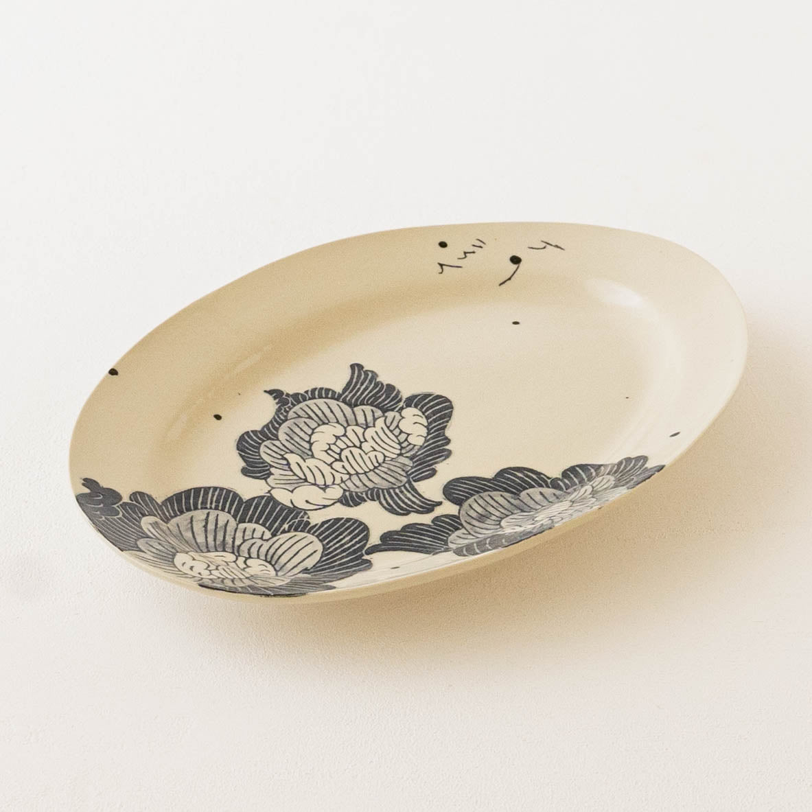 Premium oval plate Flowers | Naoko Yoshimura