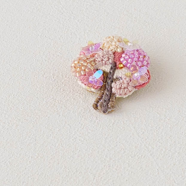 刺繍ブローチ　満開の桜｜あおのいえ