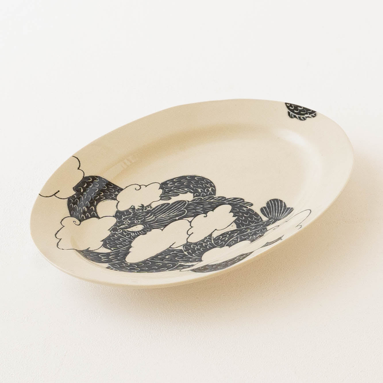 Premium oval plate Dragon Cloud A | Naoko Yoshimura