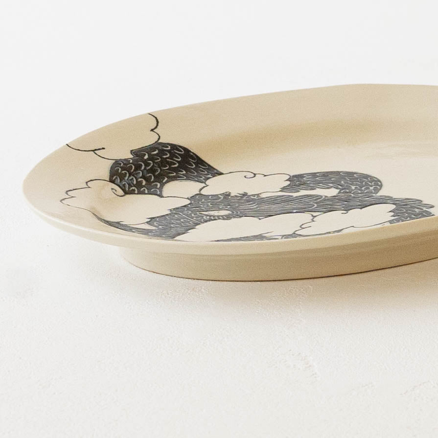 Premium oval plate Dragon Cloud A | Naoko Yoshimura