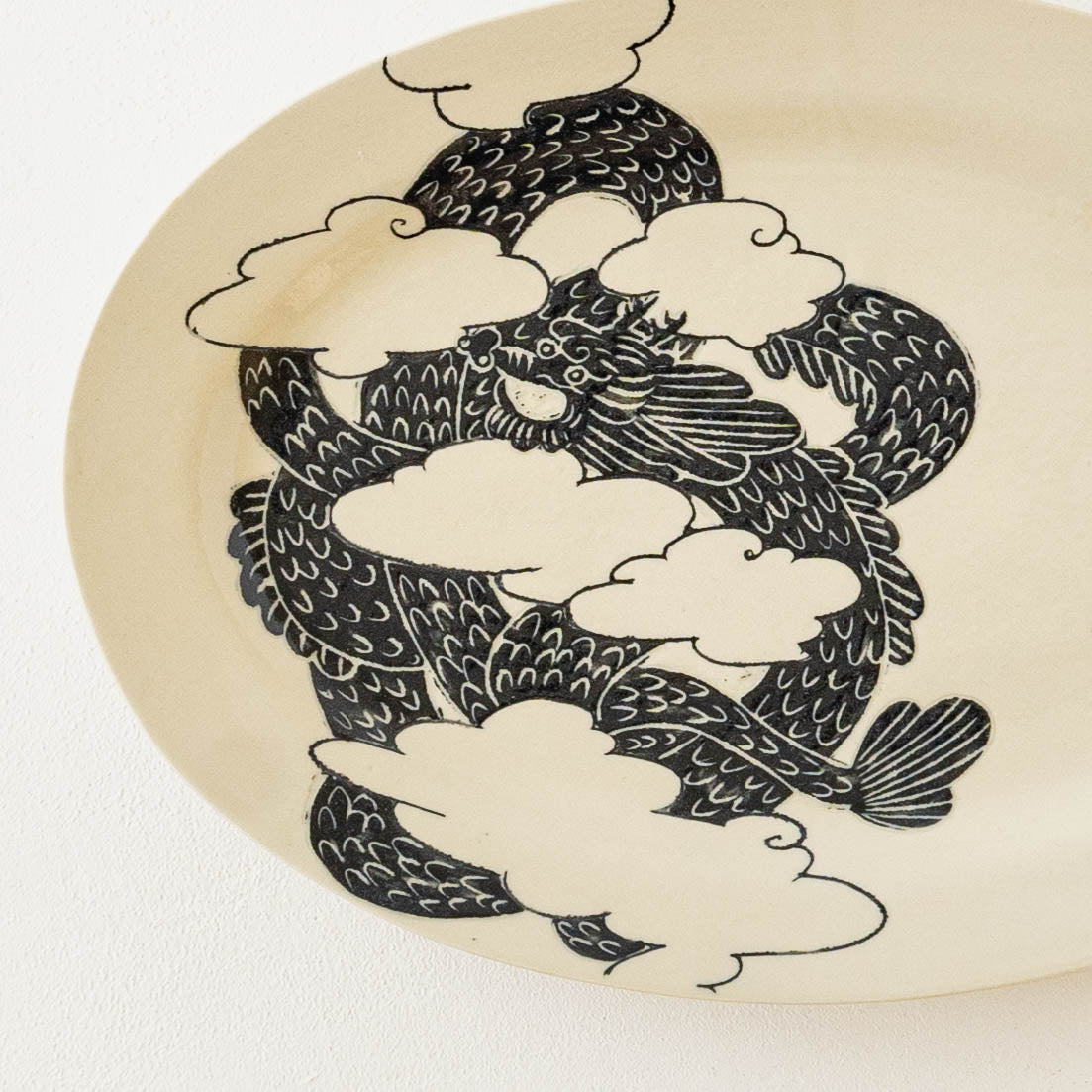 Premium oval plate Dragon Cloud A | Naoko Yoshimura