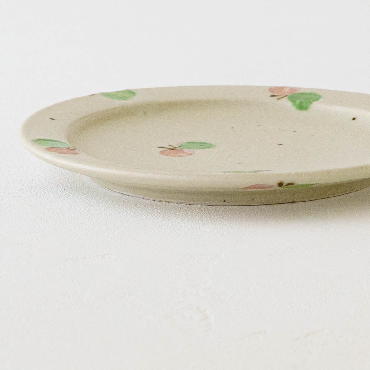 6寸リムプレート　ちょうちょ　オフホワイト｜原田晴子