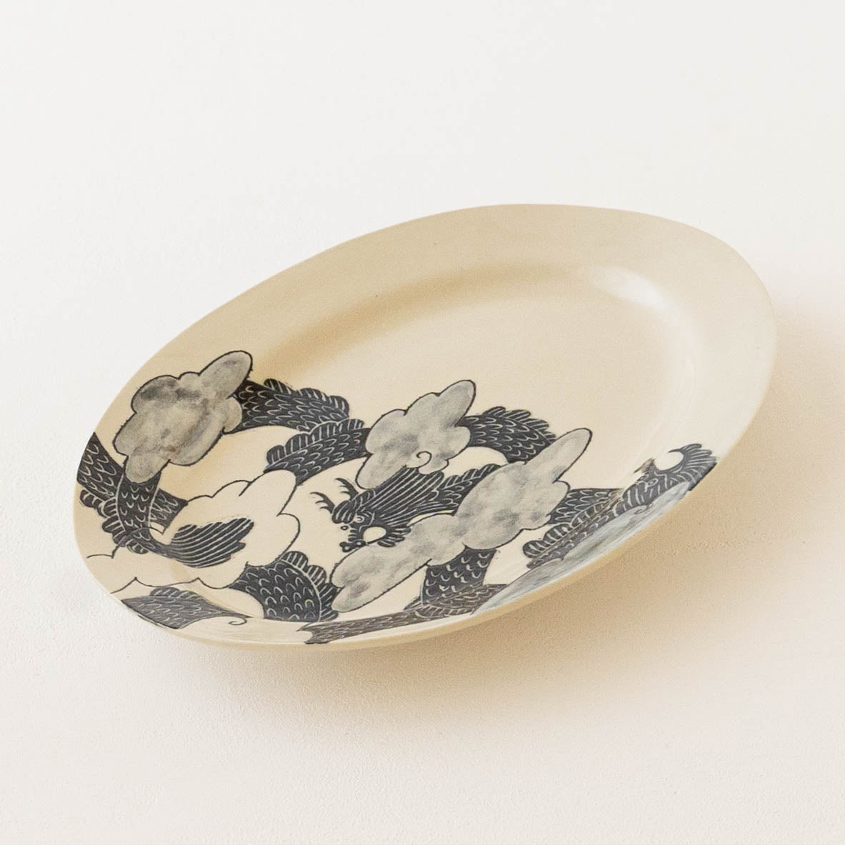 Premium oval plate Dragon Cloud B | Naoko Yoshimura