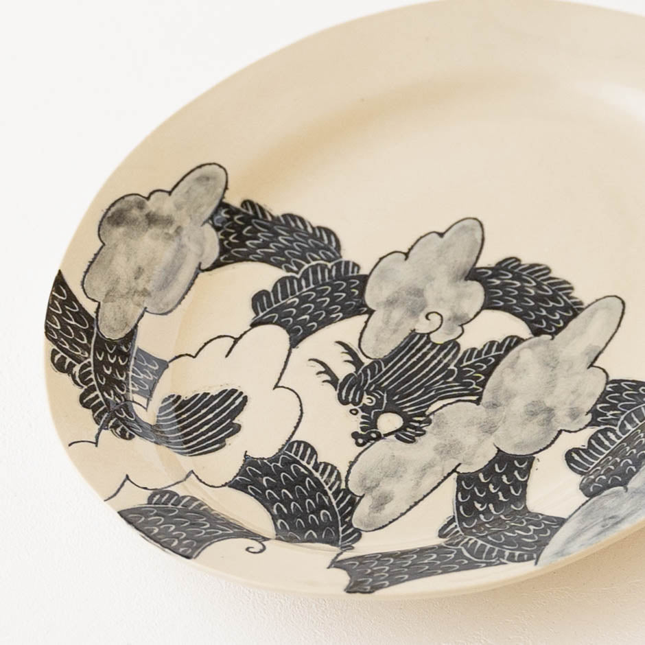 Premium oval plate Dragon Cloud B | Naoko Yoshimura