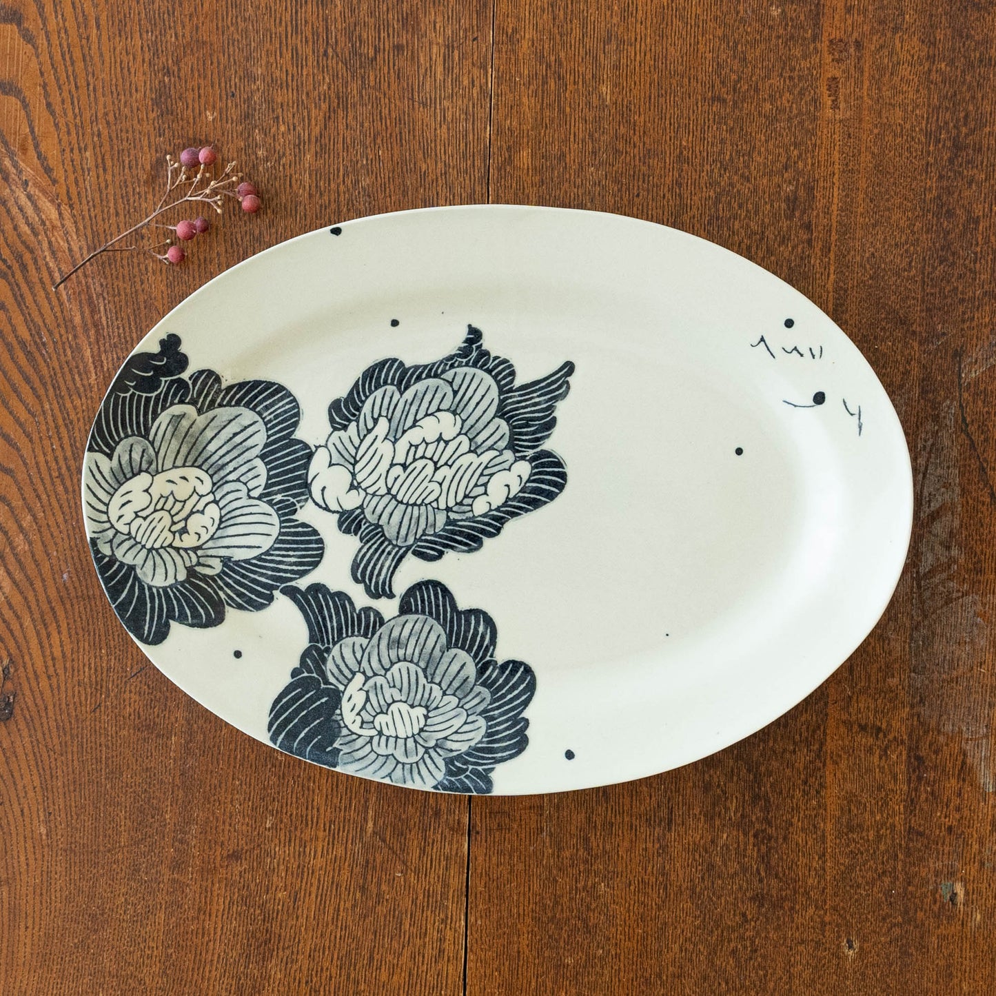 Premium oval plate Flowers | Naoko Yoshimura