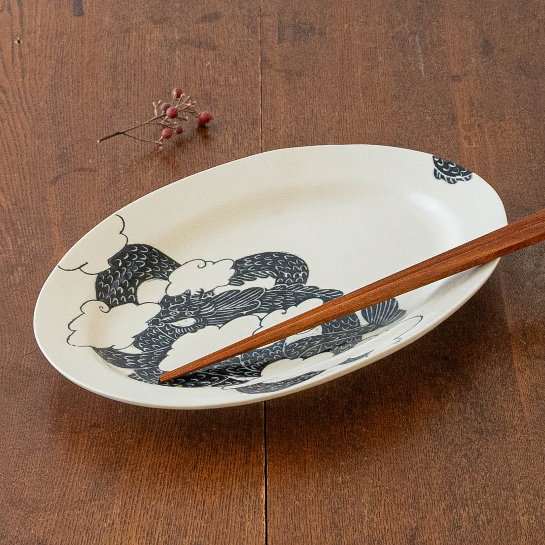 Premium oval plate Dragon Cloud A | Naoko Yoshimura