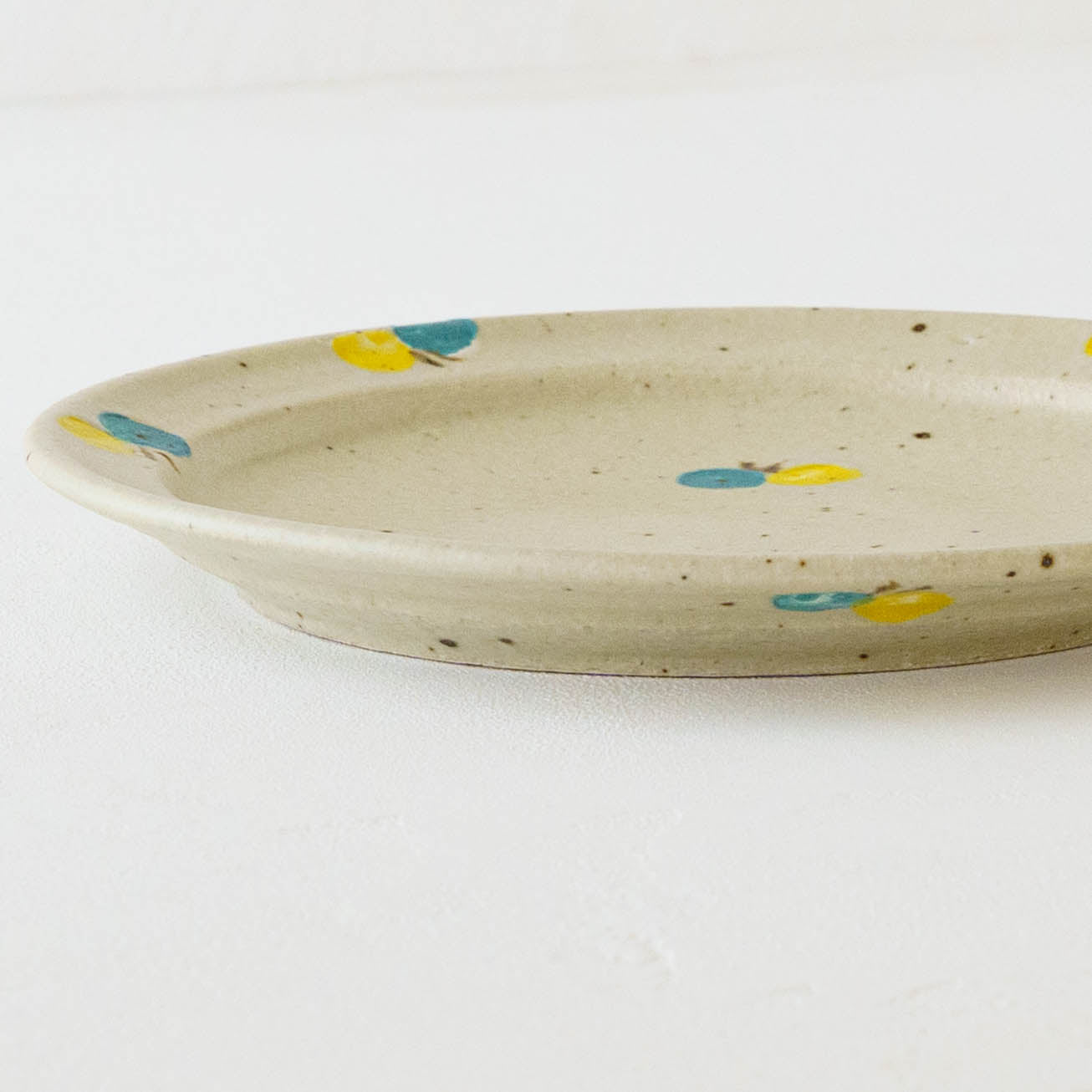 7寸リムプレート　ちょうちょ　オフホワイト｜原田晴子