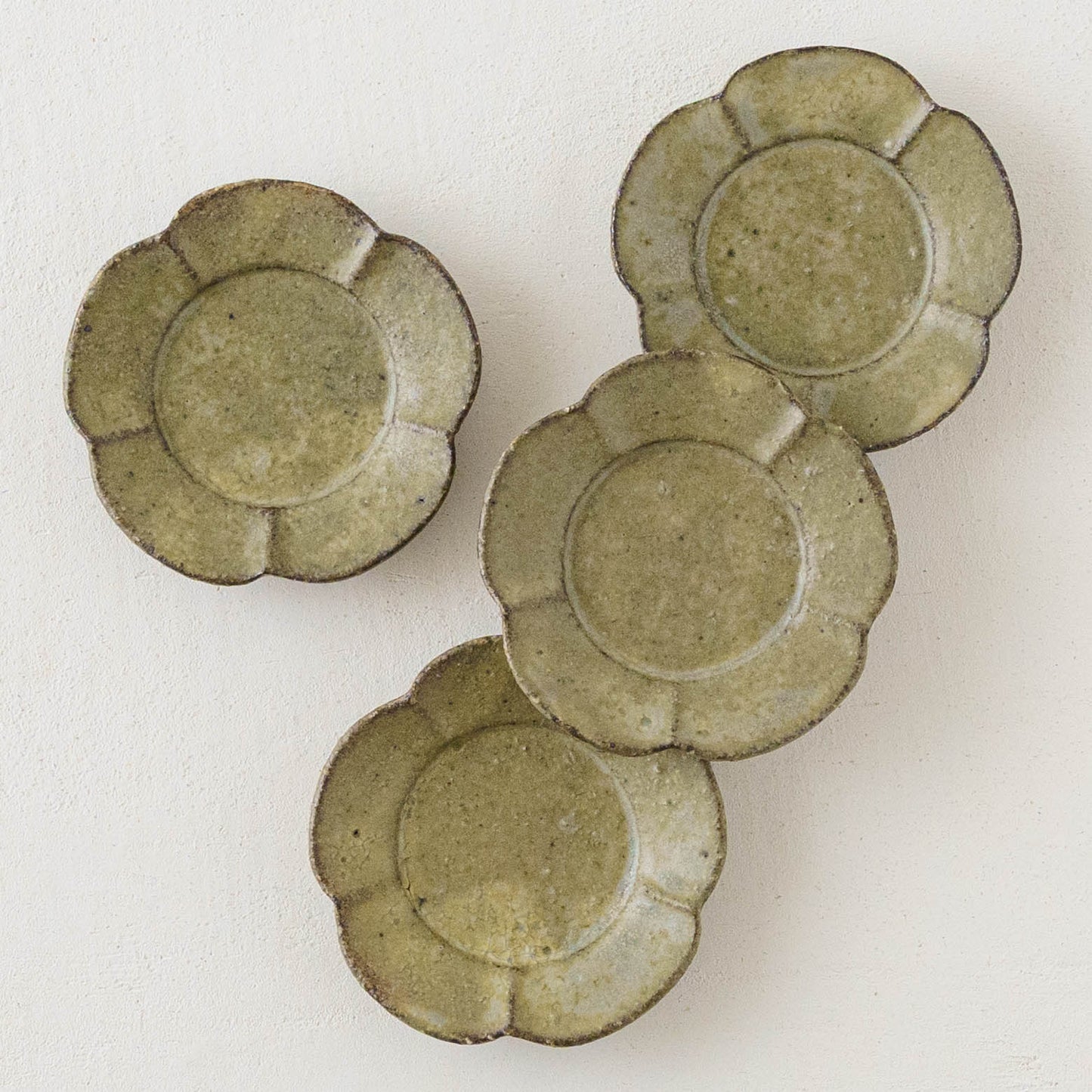 粉引　梅型豆皿｜冨部咲喜子