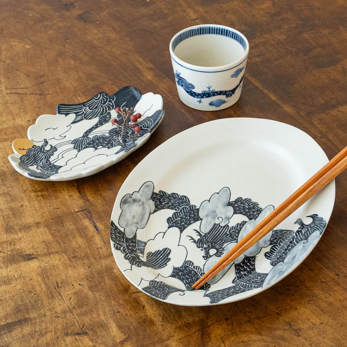 Plate Gold-painted dragon x cloud plate | Naoko Yoshimura