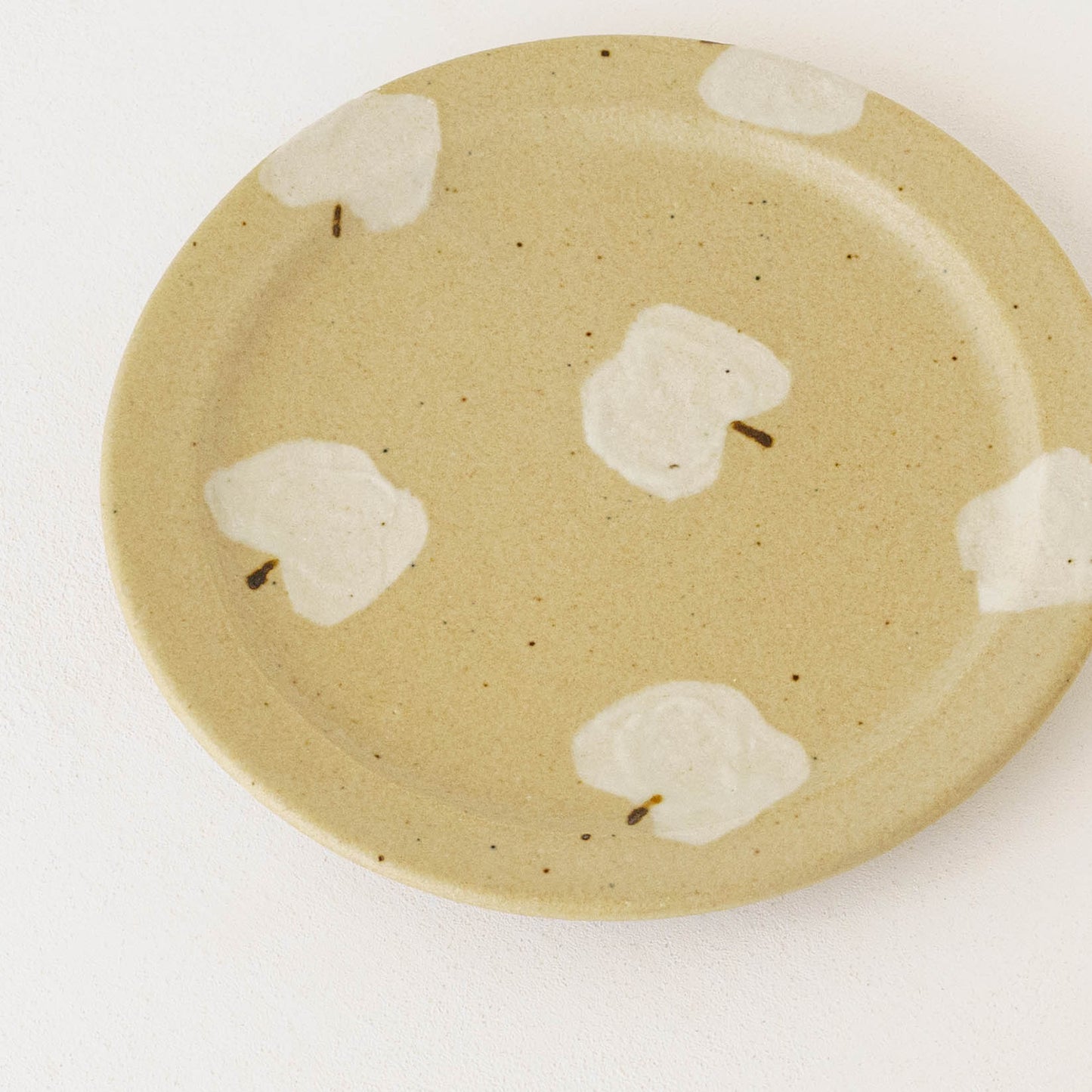 7寸リムプレート　りんご　ライトブラウン｜原田晴子