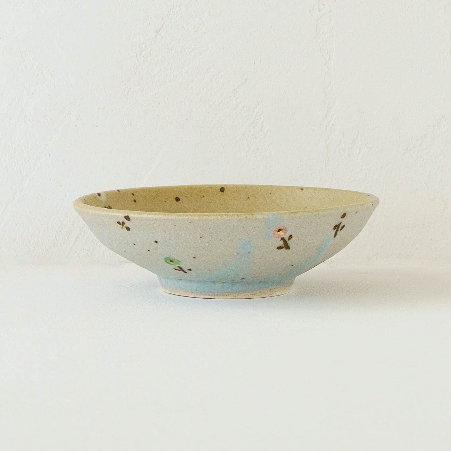 Flat bowl flower light brown x light blue | Harada Haruko