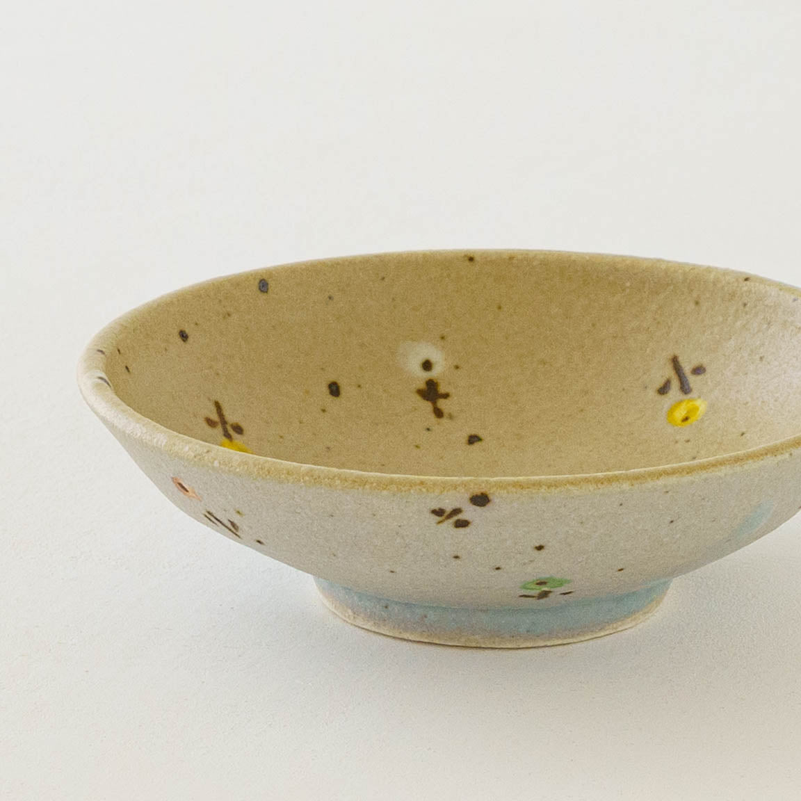 Flat bowl flower light brown x light blue | Harada Haruko