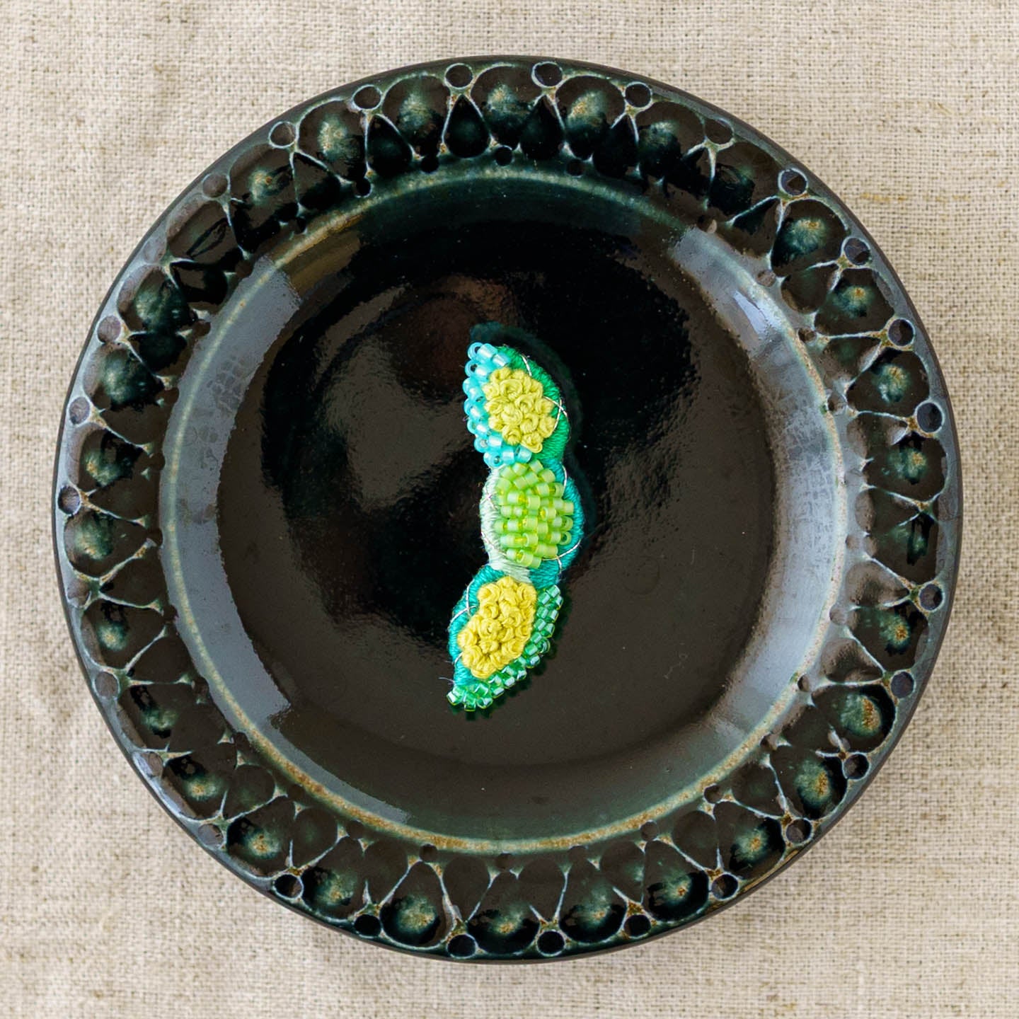 刺繍ブローチ　枝豆｜あおのいえ