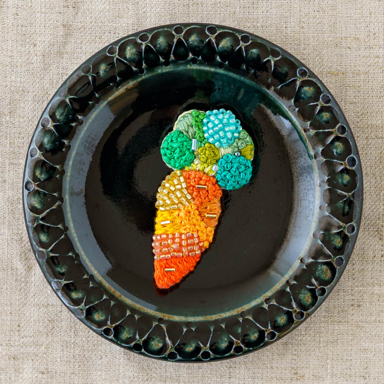 刺繍ブローチ　にんじん｜あおのいえ